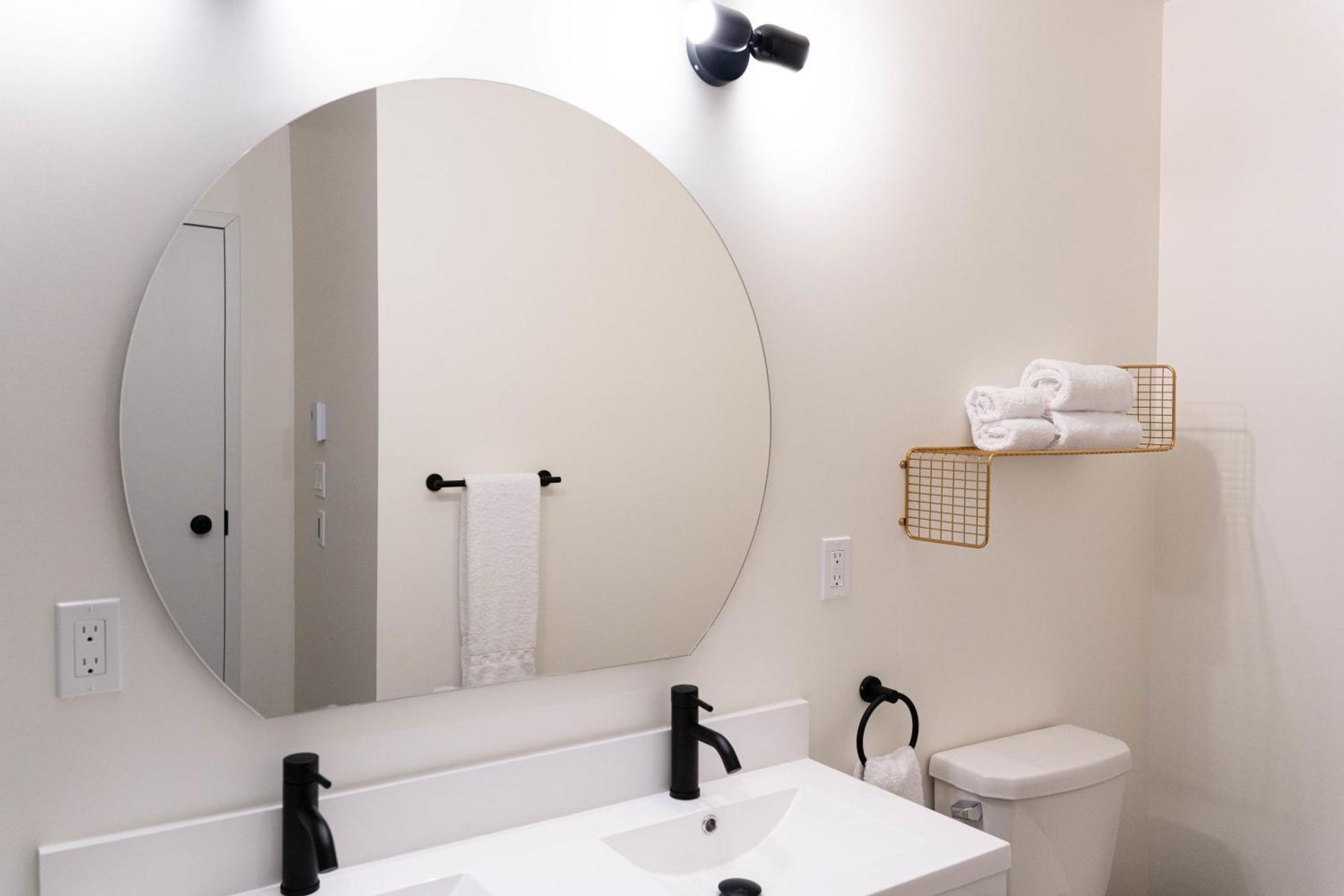 Maison Place Jacques-Cartier By Luxury In Transit مونتريال المظهر الخارجي الصورة